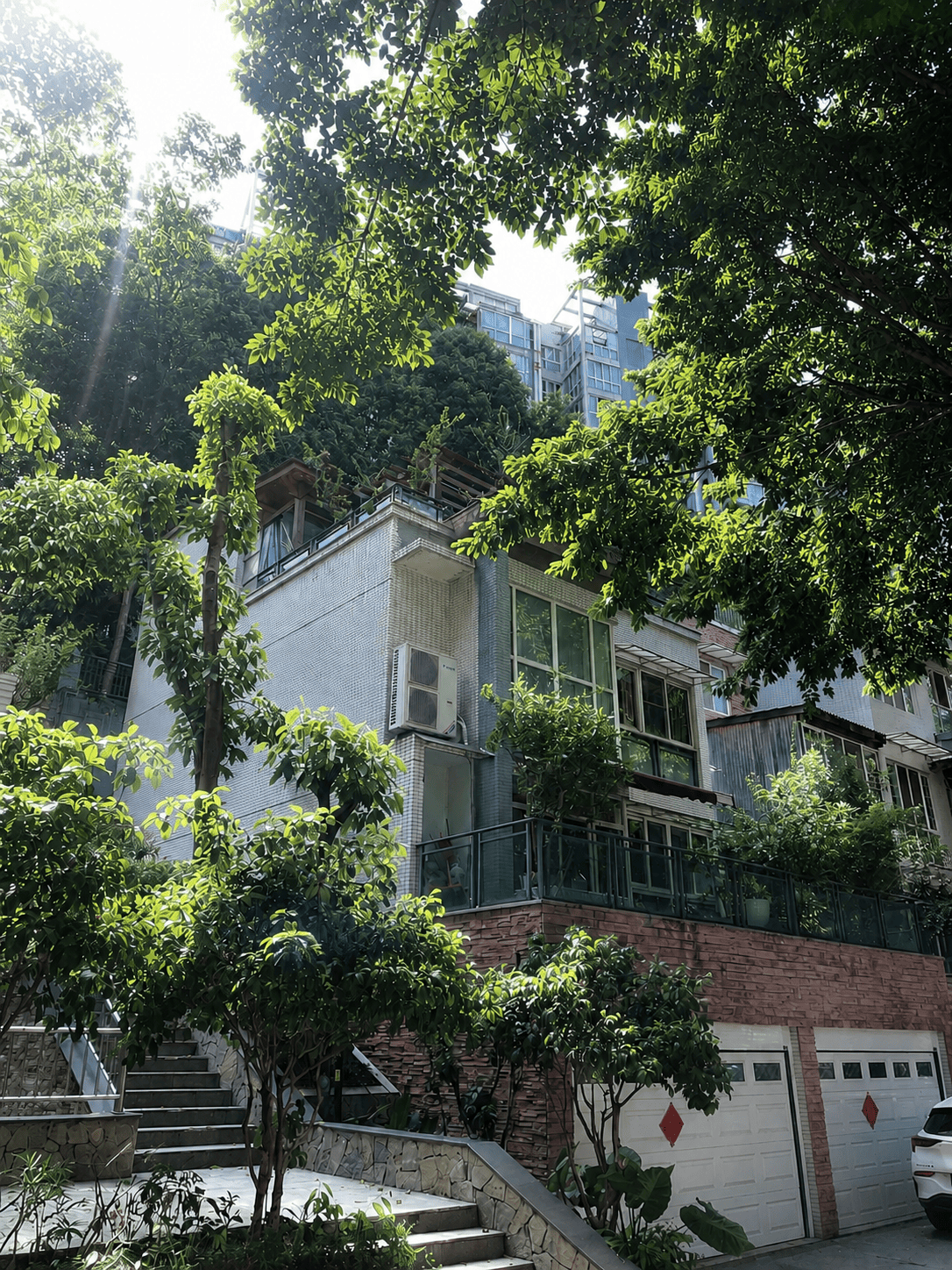 贵阳岛居岁月从容升级：小小岛老别墅加装蒂升悦行款电梯